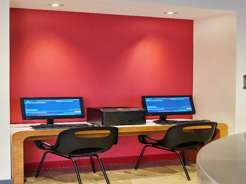 Aloft Miami Airport image