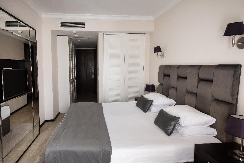 Hotel Moskva image