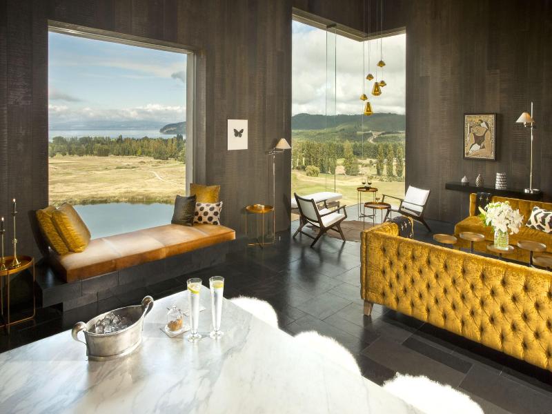 Kinloch Manor and Villas