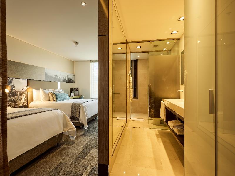Ek Hotel image
