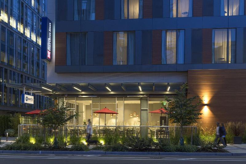 Hilton Garden Inn Seattle Bellevue Downtown image