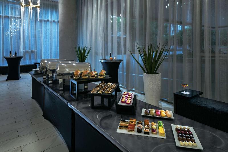 Hilton Garden Inn Seattle Bellevue Downtown image