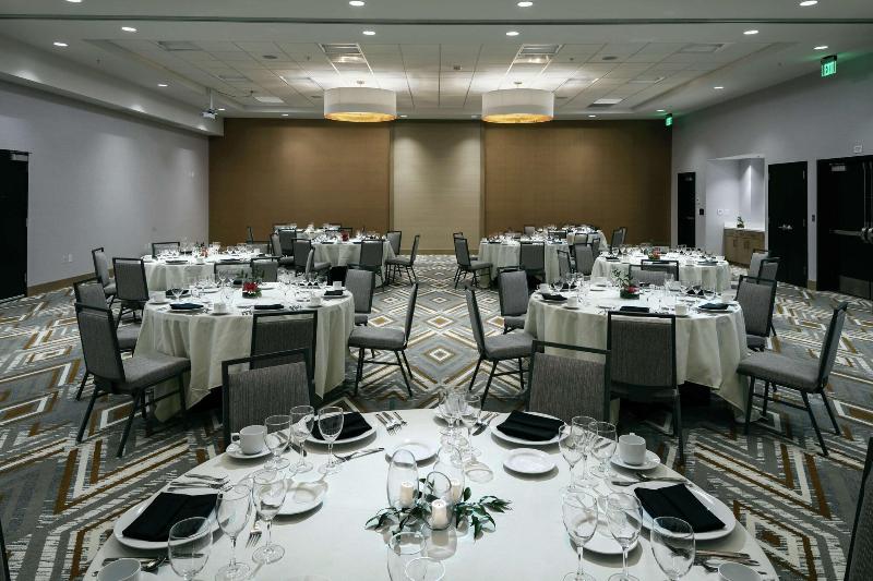 Hilton Garden Inn Seattle Bellevue Downtown image