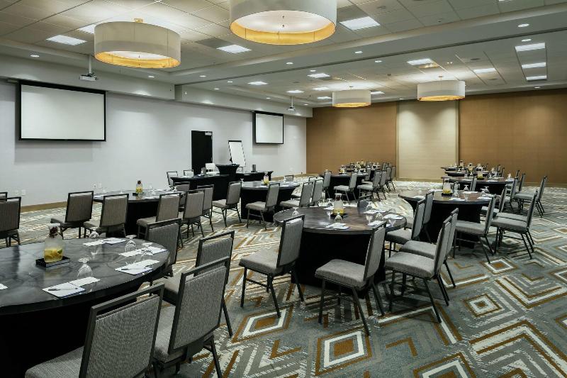 Hilton Garden Inn Seattle Bellevue Downtown image