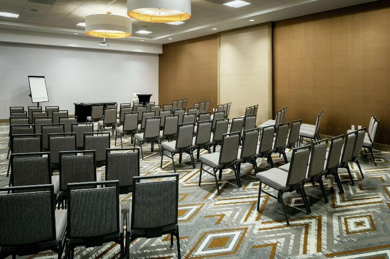 Hilton Garden Inn Seattle Bellevue Downtown image