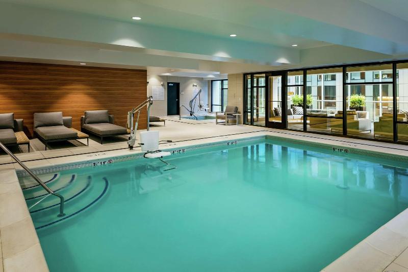 Hilton Garden Inn Seattle Bellevue Downtown image