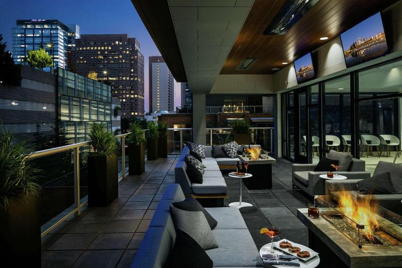 Hilton Garden Inn Seattle Bellevue Downtown image