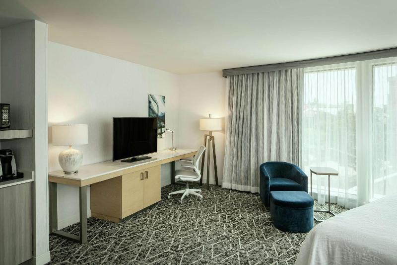 Hilton Garden Inn Seattle Bellevue Downtown image