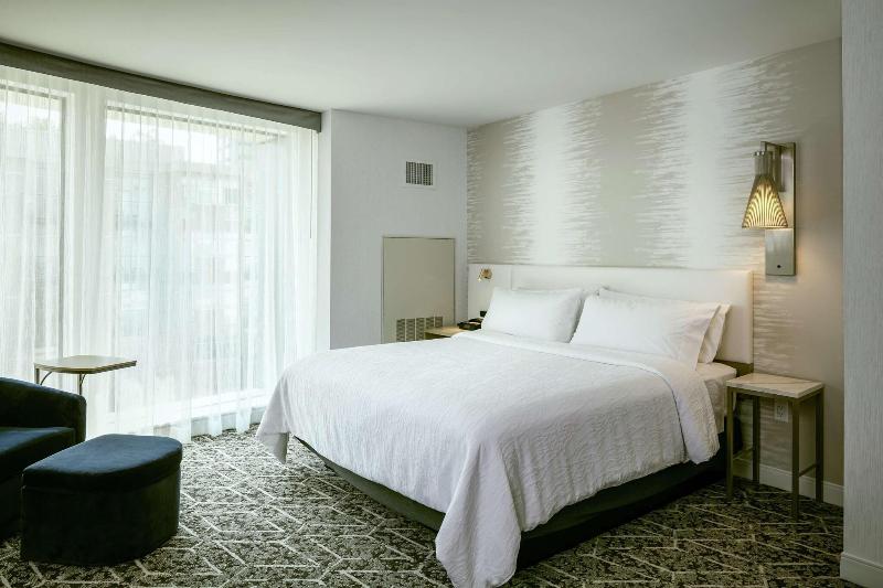 Hilton Garden Inn Seattle Bellevue Downtown image