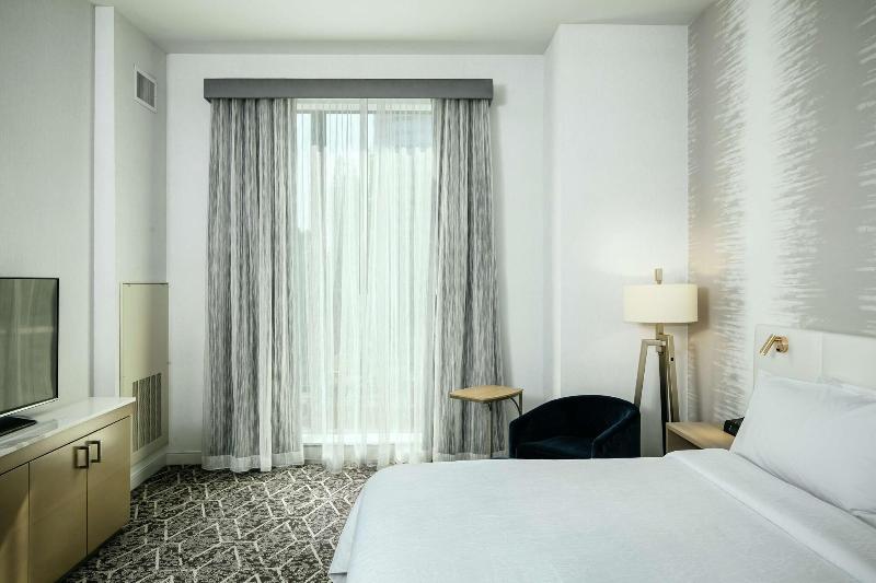 Hilton Garden Inn Seattle Bellevue Downtown image