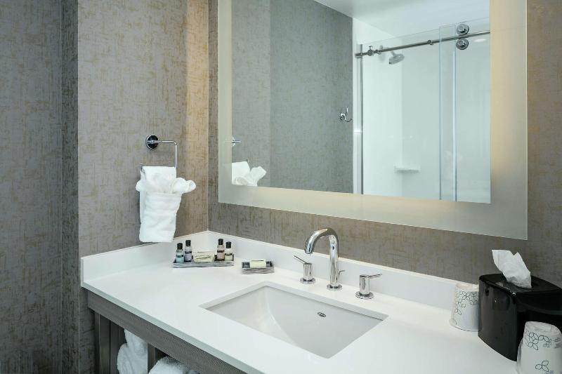 Hilton Garden Inn Seattle Bellevue Downtown image