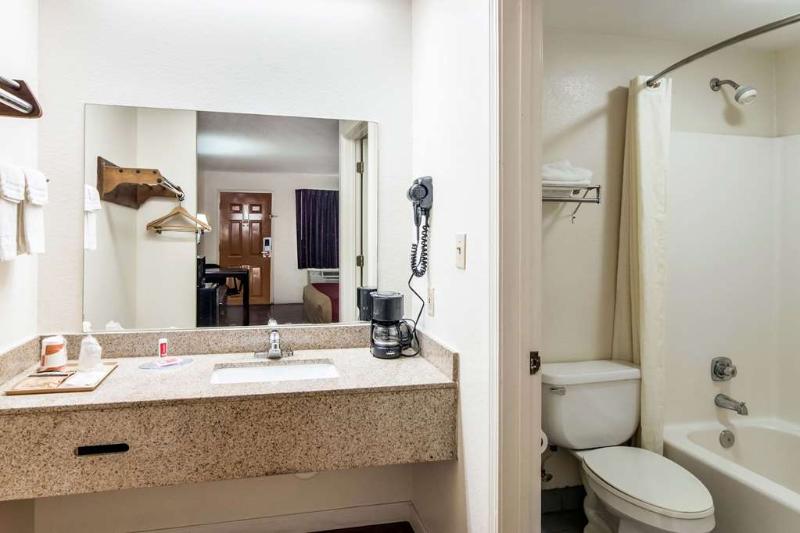King's Inn- LaFayette image