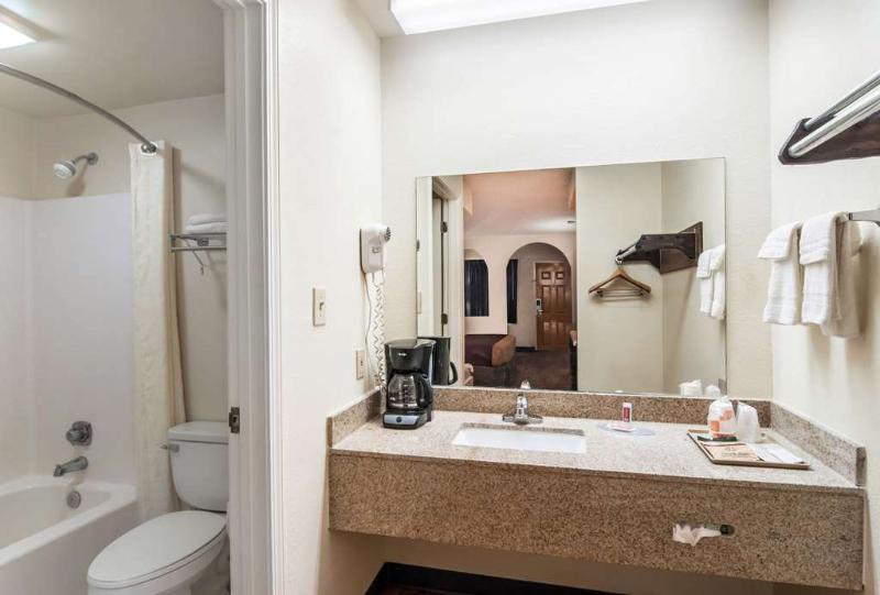 King's Inn- LaFayette image