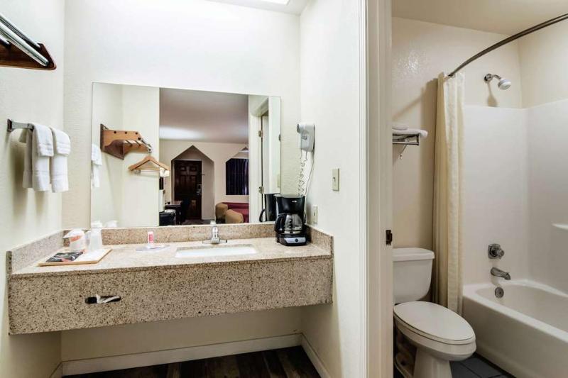 King's Inn- LaFayette image