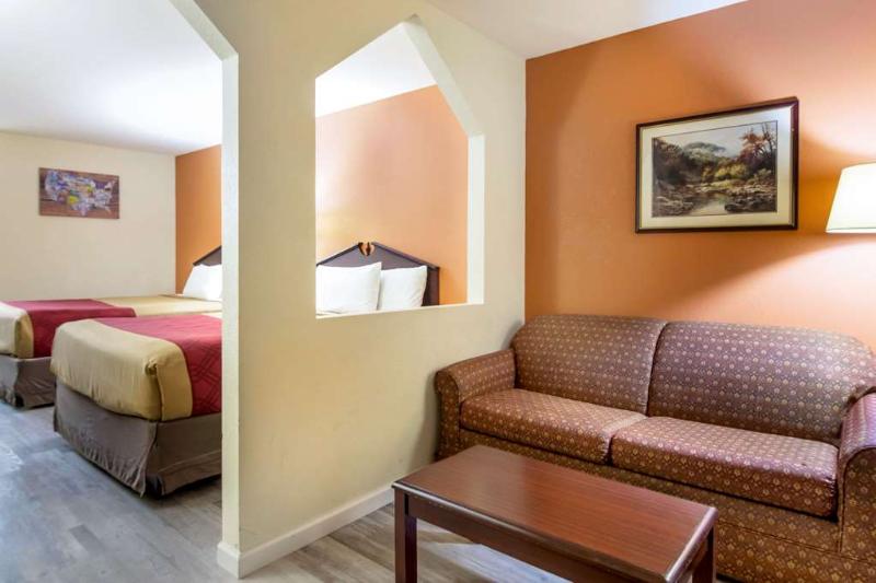 King's Inn- LaFayette image