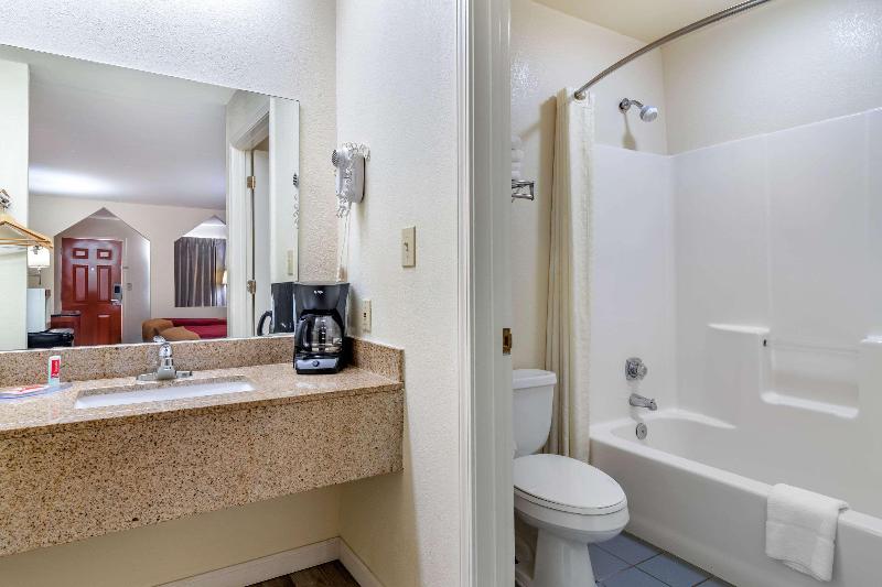 King's Inn- LaFayette image