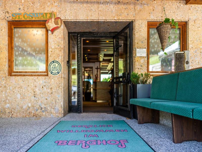 Schi- und Wanderhotel Berghof image