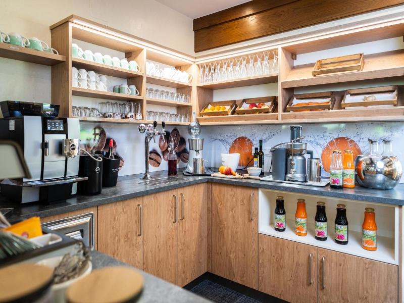 Schi- und Wanderhotel Berghof image