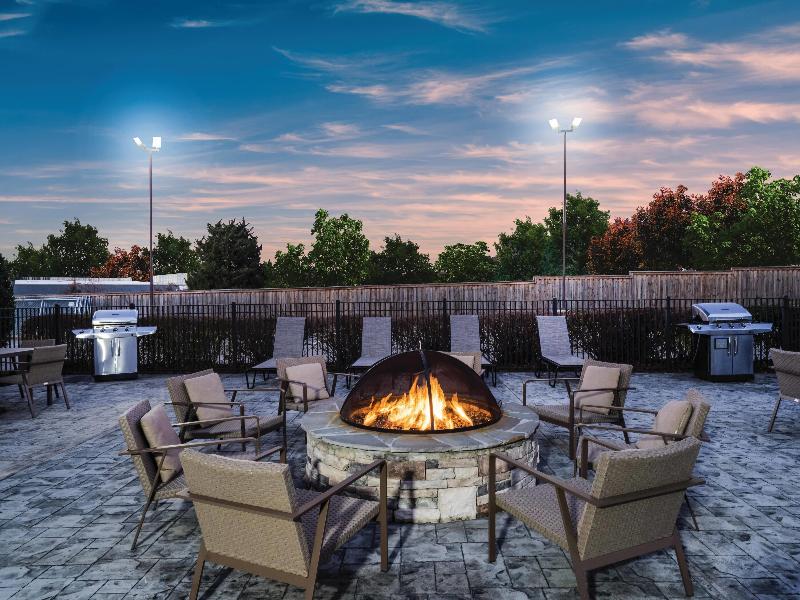 La Quinta Inn Suites Chattanooga Hamilton Place image