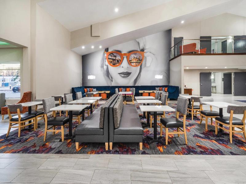 La Quinta Inn Suites Chattanooga Hamilton Place image