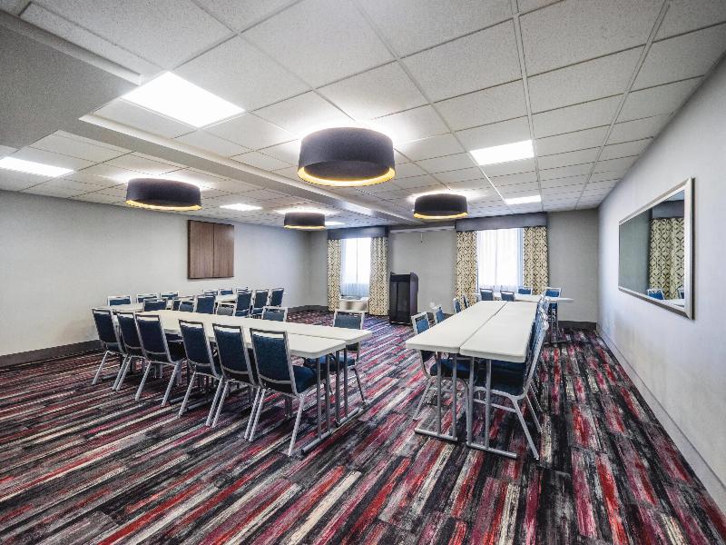 La Quinta Inn Suites Chattanooga Hamilton Place image