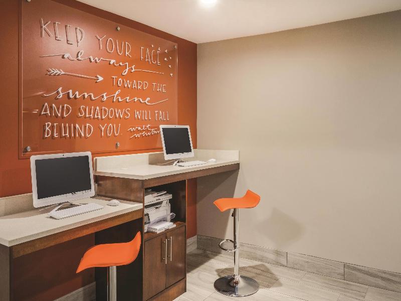 La Quinta Inn Suites Chattanooga Hamilton Place image