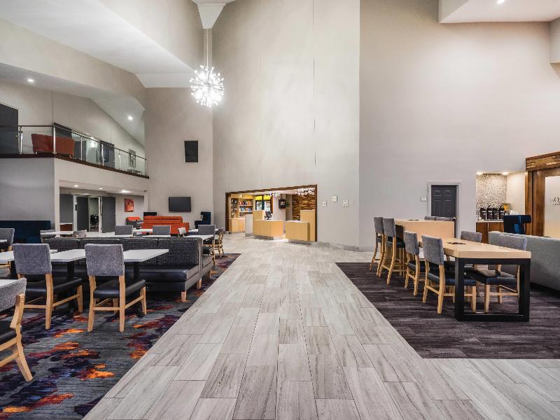 La Quinta Inn Suites Chattanooga Hamilton Place image