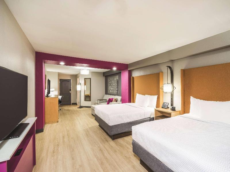 La Quinta Inn Suites Chattanooga Hamilton Place image