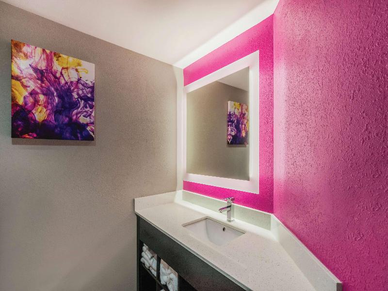 La Quinta Inn Suites Chattanooga Hamilton Place image