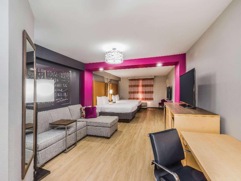 La Quinta Inn Suites Chattanooga Hamilton Place image