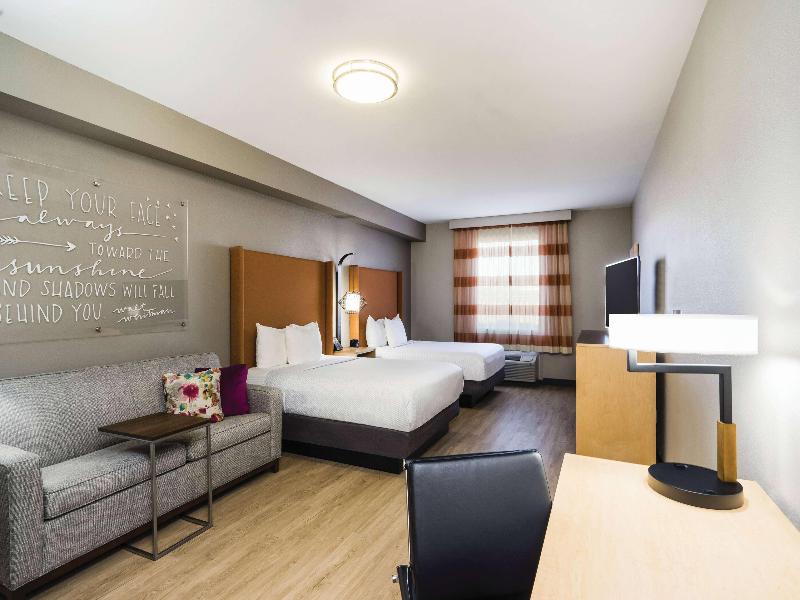 La Quinta Inn Suites Chattanooga Hamilton Place image
