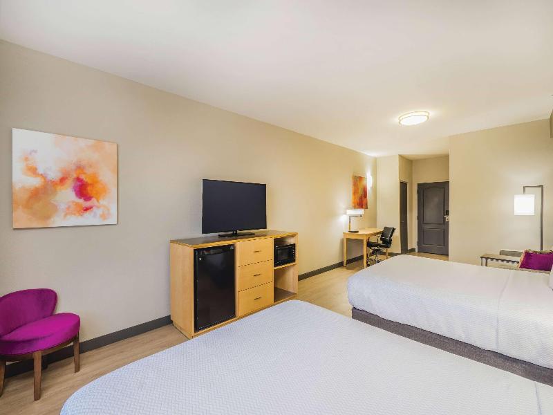 La Quinta Inn Suites Chattanooga Hamilton Place image