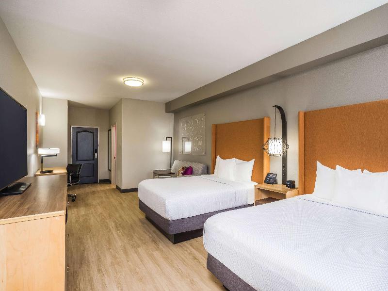 La Quinta Inn Suites Chattanooga Hamilton Place image