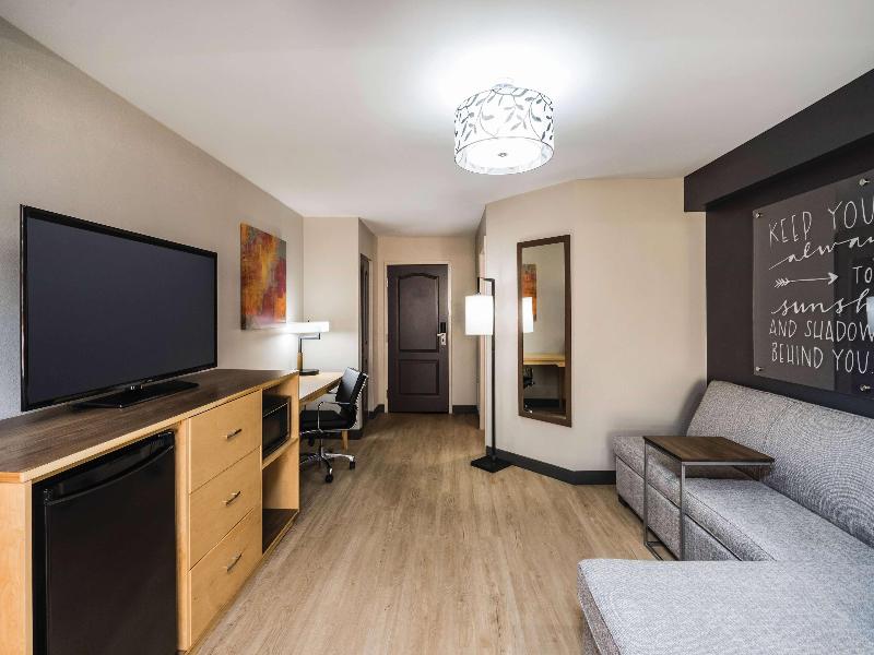 La Quinta Inn Suites Chattanooga Hamilton Place image