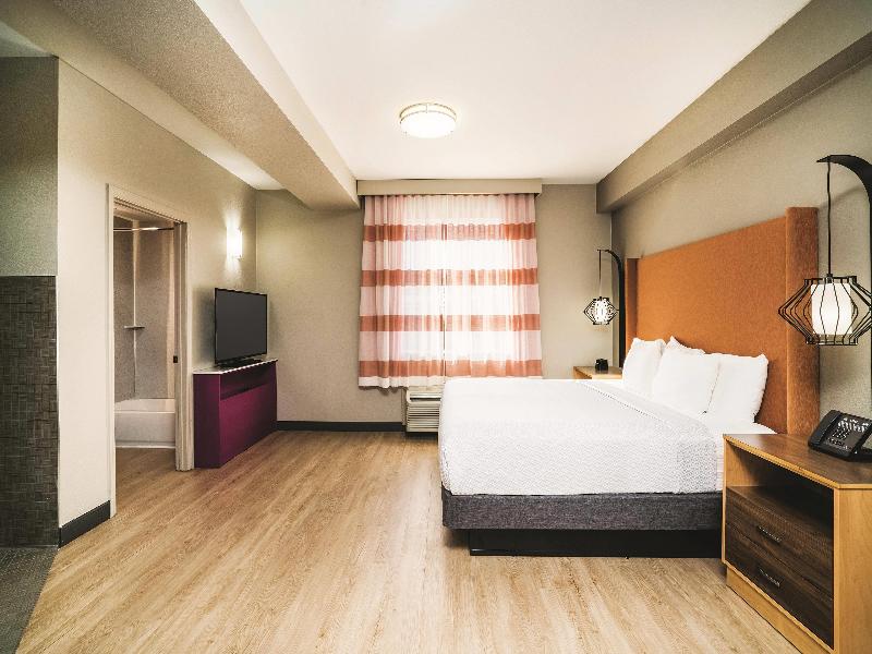 La Quinta Inn Suites Chattanooga Hamilton Place image