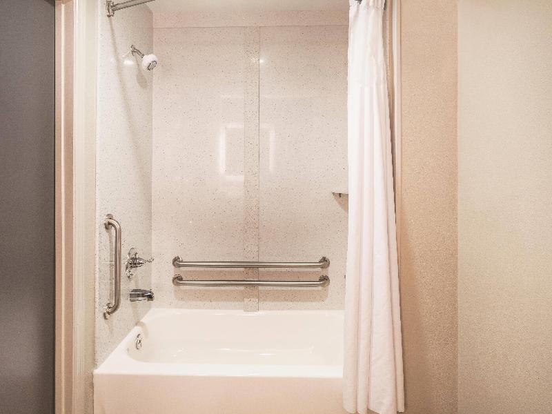 La Quinta Inn Suites Chattanooga Hamilton Place image