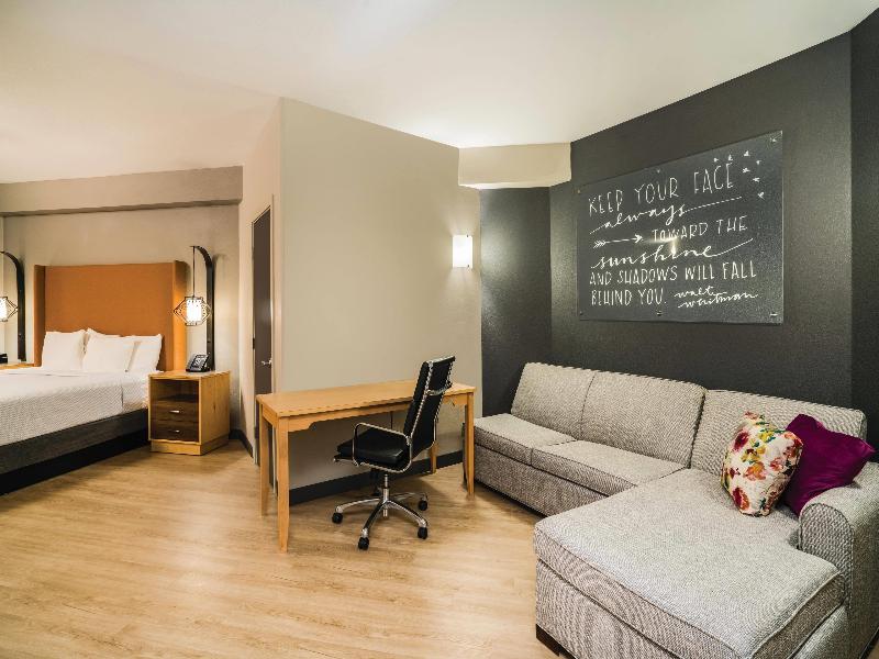 La Quinta Inn Suites Chattanooga Hamilton Place image