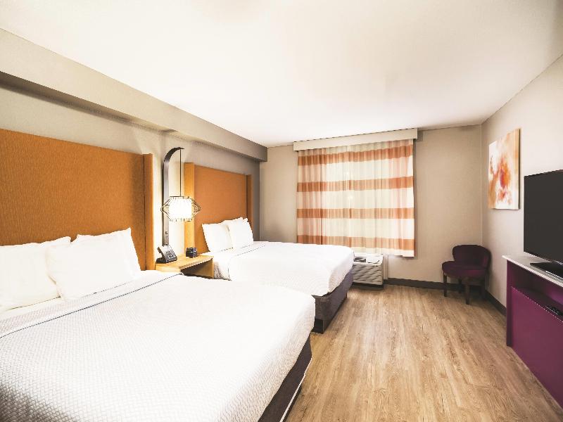 La Quinta Inn Suites Chattanooga Hamilton Place image