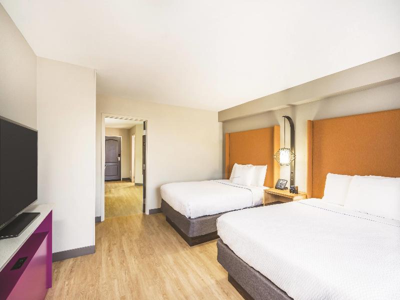 La Quinta Inn Suites Chattanooga Hamilton Place image