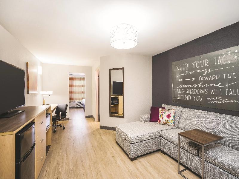 La Quinta Inn Suites Chattanooga Hamilton Place image