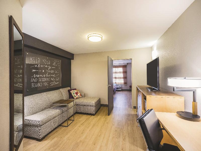 La Quinta Inn Suites Chattanooga Hamilton Place image