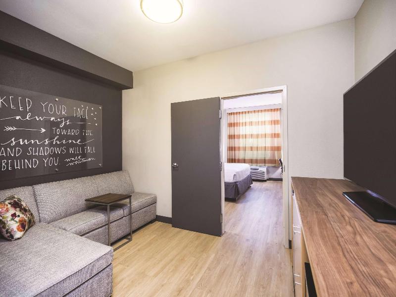 La Quinta Inn Suites Chattanooga Hamilton Place image