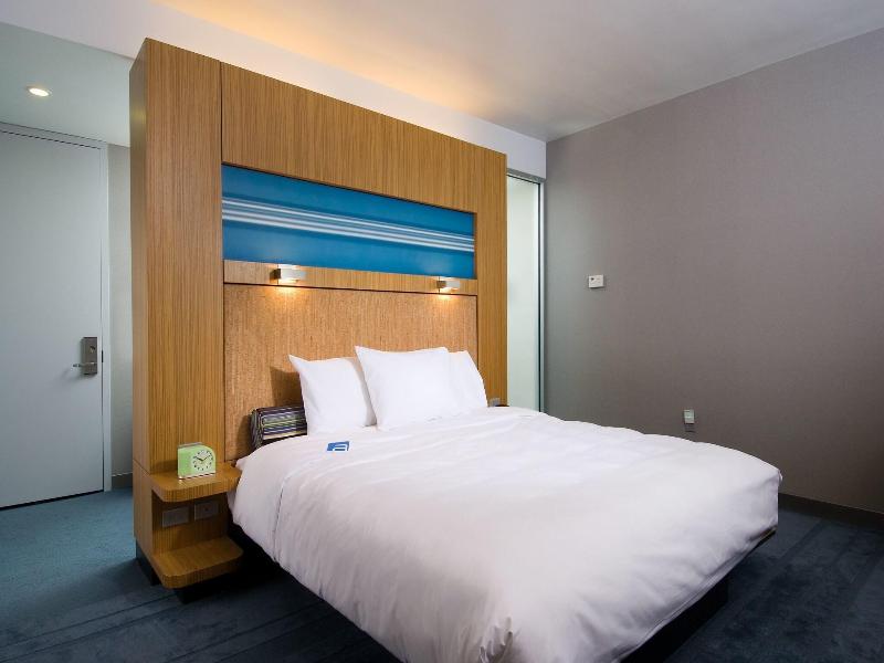 Aloft Portland Airport at Cascade Station image