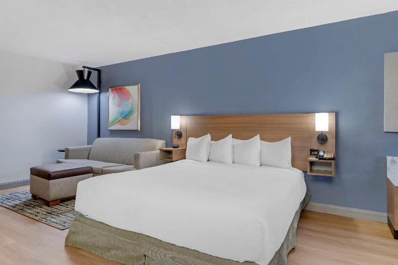 The IAH Houston Hotel image