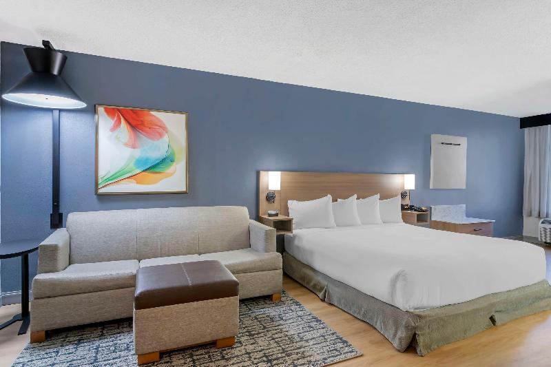 The IAH Houston Hotel image