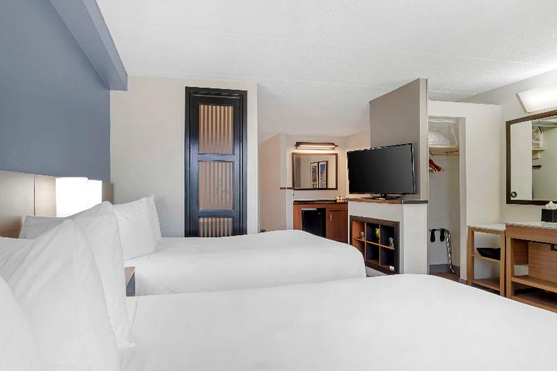 The IAH Houston Hotel image