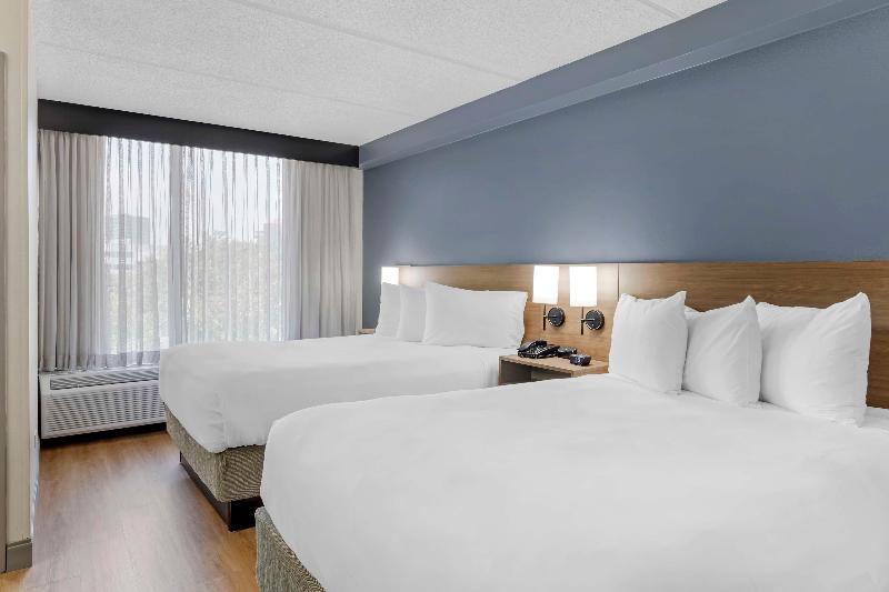 The IAH Houston Hotel image
