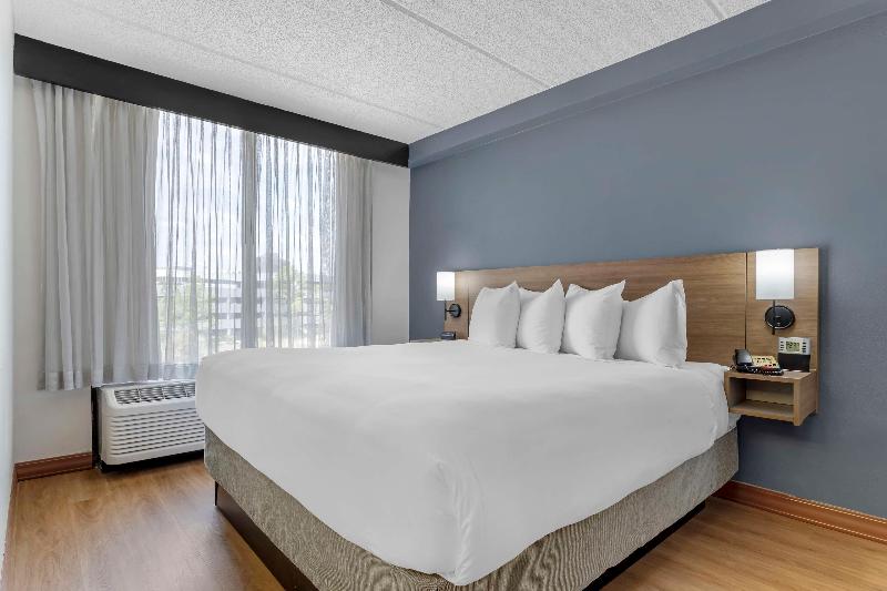 The IAH Houston Hotel image