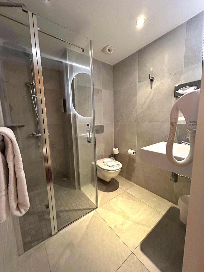 Ibis Styles La Rochelle Centre les Minimes image