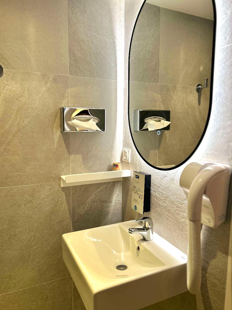 Ibis Styles La Rochelle Centre les Minimes image